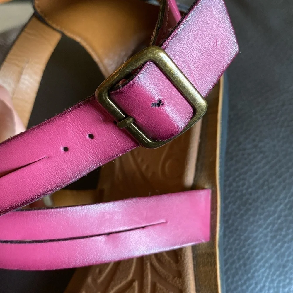Clark’s-size 8 raspberry “Billie Jazz” sandals. Non slip sole. VG preowned!!